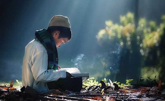 Cara Tepat Mengajari Anak Belajar Mengaji di Rumah